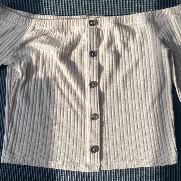 off the shoulder button long-sleeve - Picture 2 of 3